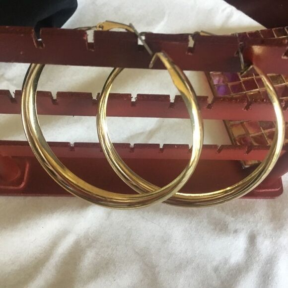 $8 ea or 3/$15. Large Goldtone Knife Edge Hoops - Picture 4 of 5